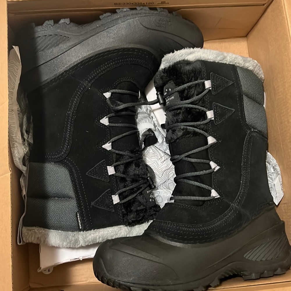 Snow boots